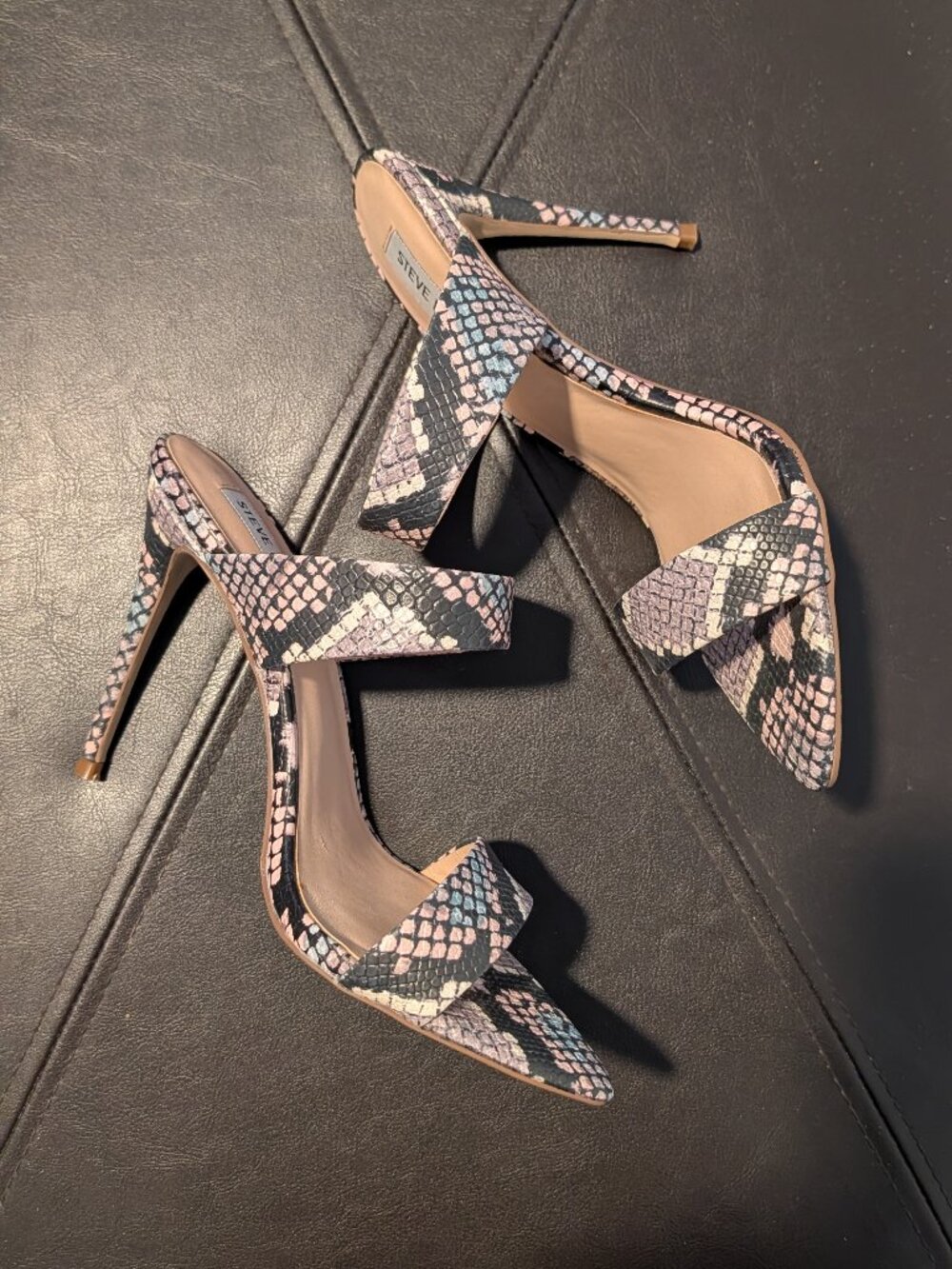 BRAND NEW STEVE MADDEN Pastel Snakeskin Stiletto Mules Slim Heels Size 8.5 - Picture 3 of 4